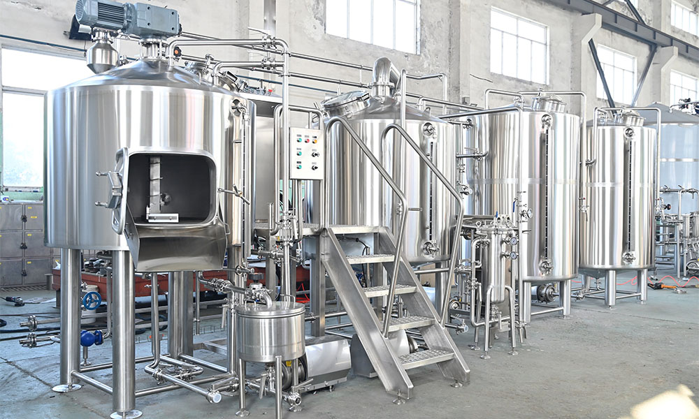 A lauter tun plays the role in the brewhouse system process